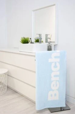 Serviette De Bain Bench II -Univers du Lit Boutique 1000304040 230315 020 MOOD DETAILS P000000001000304040 mood