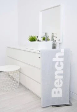 Serviette De Bain Bench II -Univers du Lit Boutique 1000304044 230315 020 MOOD DETAILS P000000001000304044 mood
