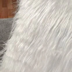 Lot De 2 Coussins Blanc Fourrure - Mouth -Univers du Lit Boutique 11639d9b0f0c4fadb7e4533e98a4a8ed