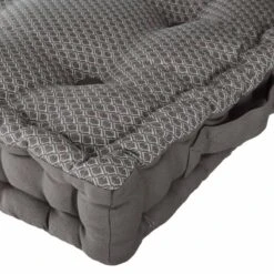 Coussin De Sol Au Style Géométrique -Univers du Lit Boutique 26ae761fdb2c4888b210ef9a3b1b2374