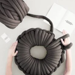 DIY Coussin En Grosse Maille -Univers du Lit Boutique 27386a7bb48a4987b69788e81712e4a0