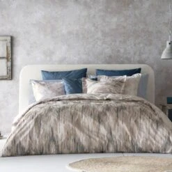 Guy Laroche Housse De Couette Réversible KANNO -Univers du Lit Boutique c182fd6dc9204c858bc22a77c40ce44c