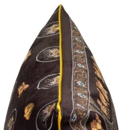 Luck Housse De Coussin Décoratif -Univers du Lit Boutique d1db89bcbecc403f9b60c628749299c8.cropped 241 371 1528 1629.processed