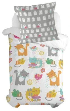 Cat & Mouse Taie D'oreiller -Univers du Lit Boutique d447e260277b459ea800d08b488add3b.cropped 390 0 1228 1943.processed