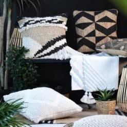 Coussin Ethnique Et Authentique -Univers du Lit Boutique d88ba63481644135a75b1d0dcd1a42ac