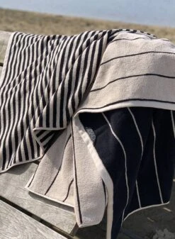 Serviette Noir -Univers du Lit Boutique ee995a1ce0e74f90b92a8279de01c363