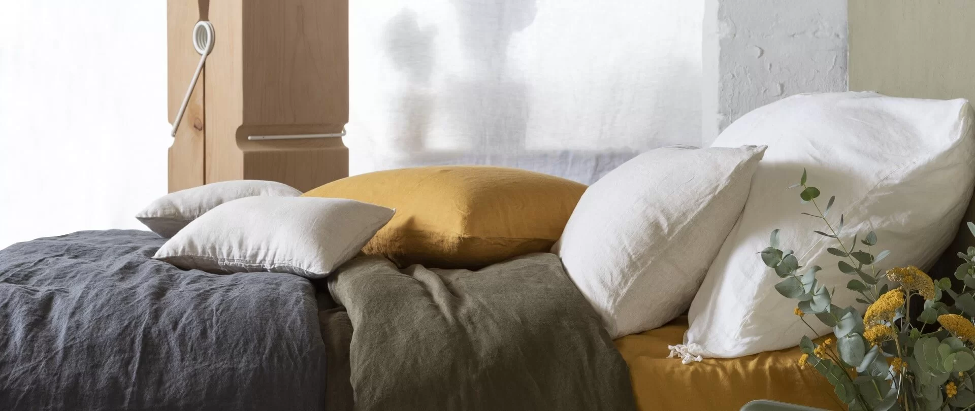 Univers du Lit Boutique -Univers du Lit Boutique lookbook chambre linge de lit couleur kaki jaun blanc casse ecru